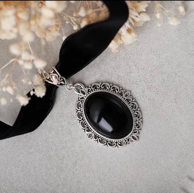 CHOKER CATIFEA CU PANDANTIV NEGRU