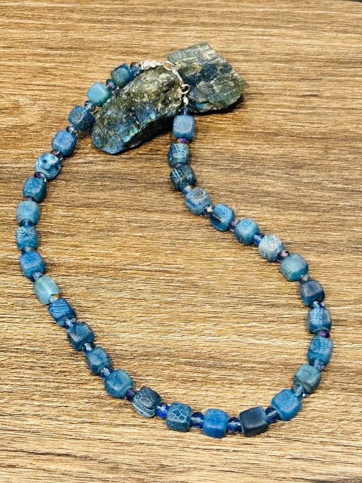 Colier handmade agate albastre cubice CAMILLA