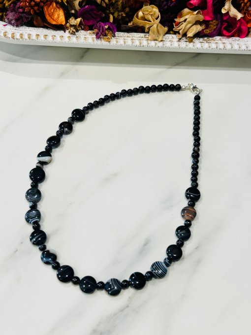 Colier agate negre dantelate bănuți IUSTINA