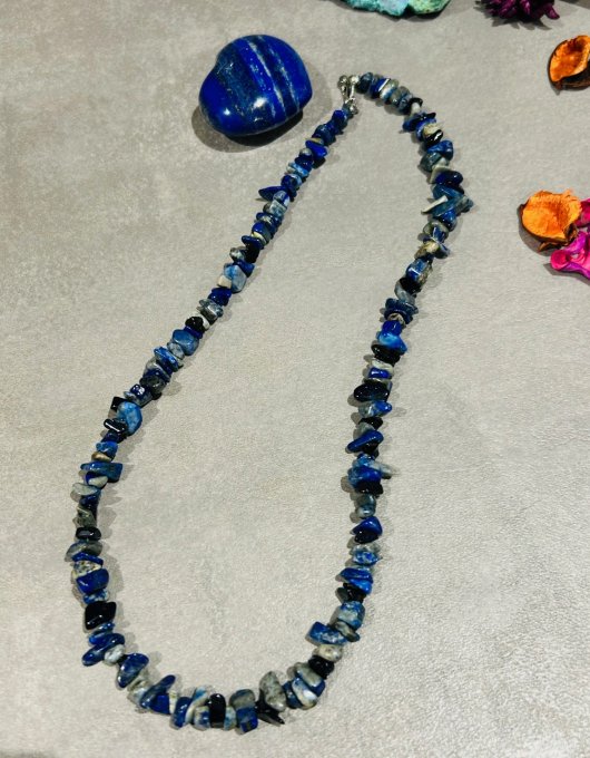 Colier chipsuri sodalit SARA