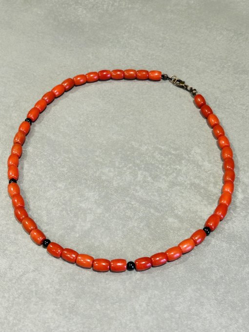 Colier handmade coral rosu si onix NINA
