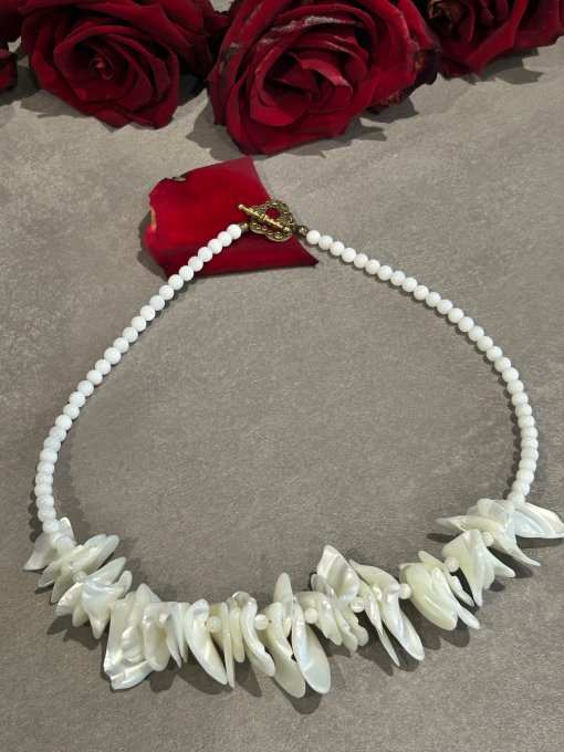 Colier handmade din sidef alb TONKA