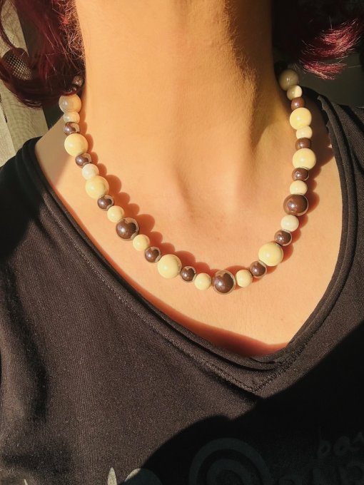 Colier perlat „CIOCOLATĂ ALBĂ ȘI NEAGRĂ”